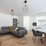 Nice Bright Apartment Near The Sea And The Marina