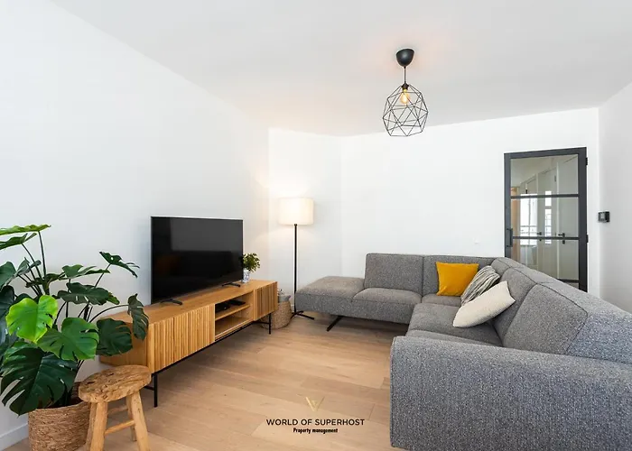 Nice Bright Apartment Near The Sea And The Marina